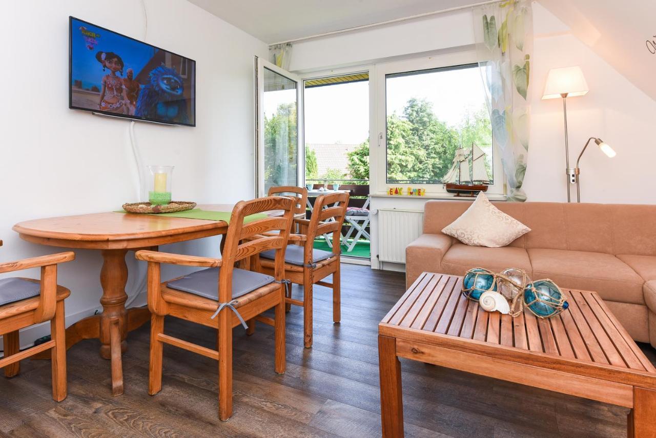Ferienwohnungen Im Haus Ankerplatz Esens Bagian luar foto