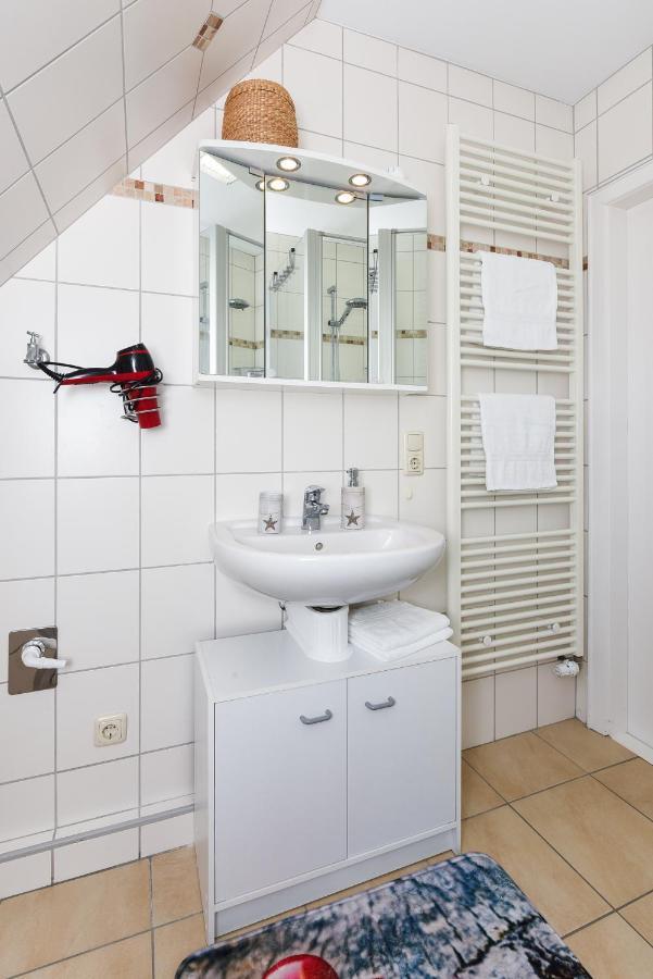 Ferienwohnungen Im Haus Ankerplatz Esens Bagian luar foto