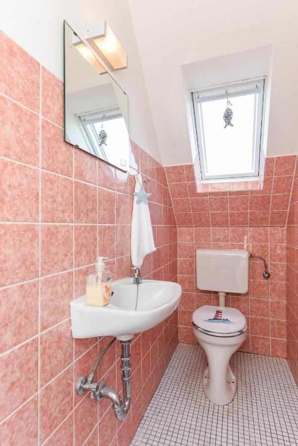 Ferienwohnungen Im Haus Ankerplatz Esens Bagian luar foto