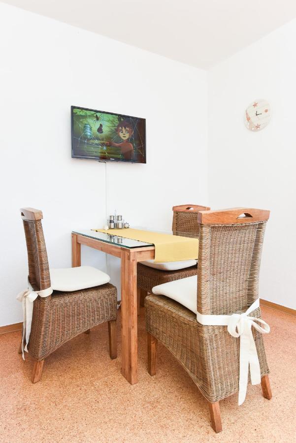 Ferienwohnungen Im Haus Ankerplatz Esens Bagian luar foto